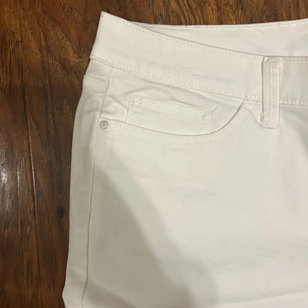 A.N.A White Denim Bermuda Shorts With Pockets and Zipper Button Closure - Picture 4 of 13